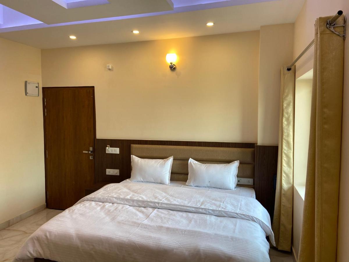Hotel Tulsi Villa Дехрадун Экстерьер фото